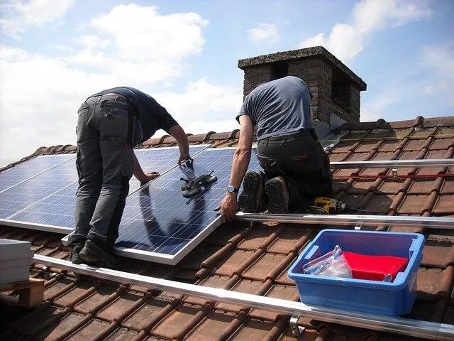 Combien l'état verse-t-il de subvention pour l'installation de panneaux solaire ?