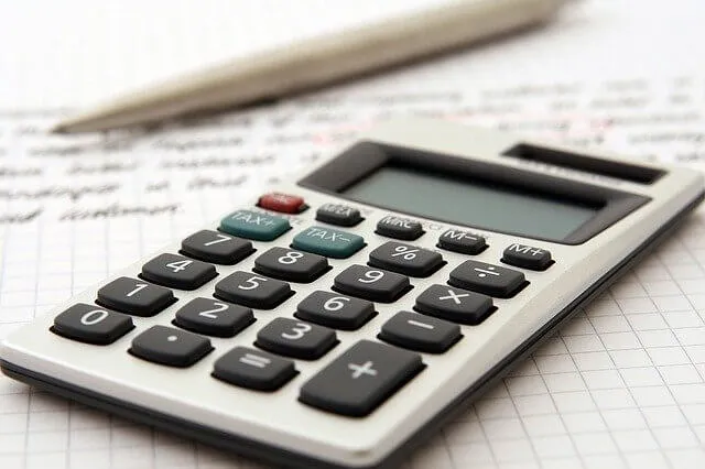 Y a-t-il une taxe pour carport de voiture non clos?