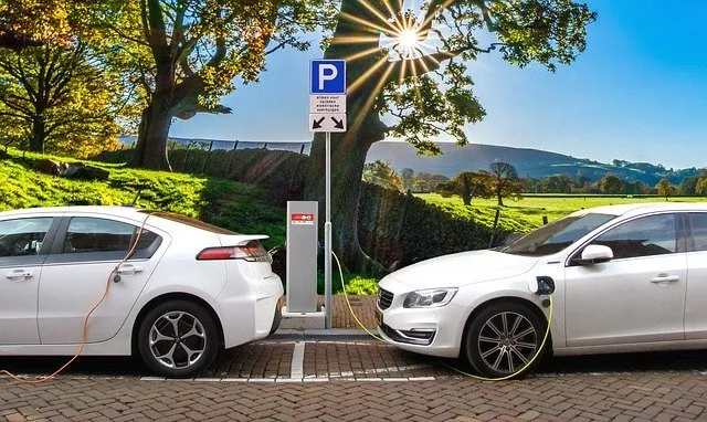 Peut-on recharger sa voiture avec un panneau solaire ?