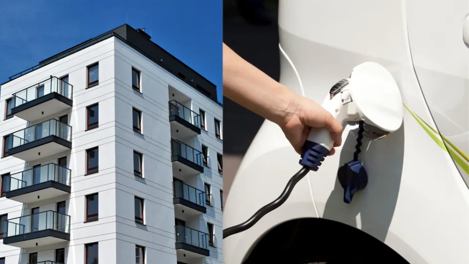 Un immeuble et une voiture électrique en train de charger.