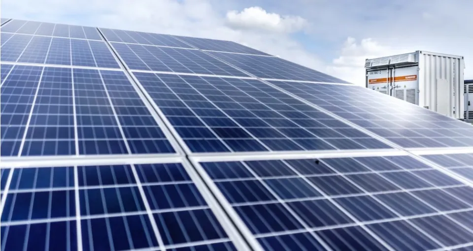 panneaux solaires pour parking d'entreprise