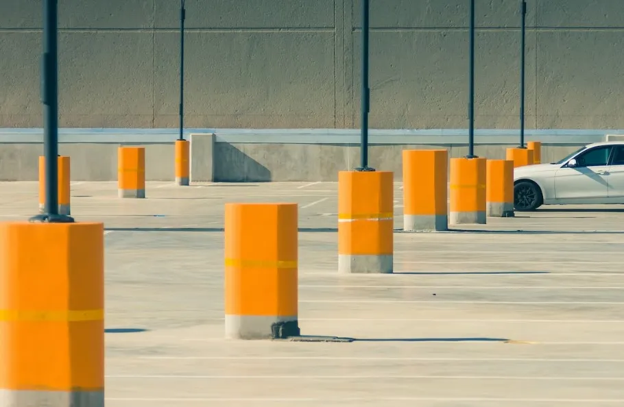 Parking d'entreprise éligible aux ombrières photovoltaïques