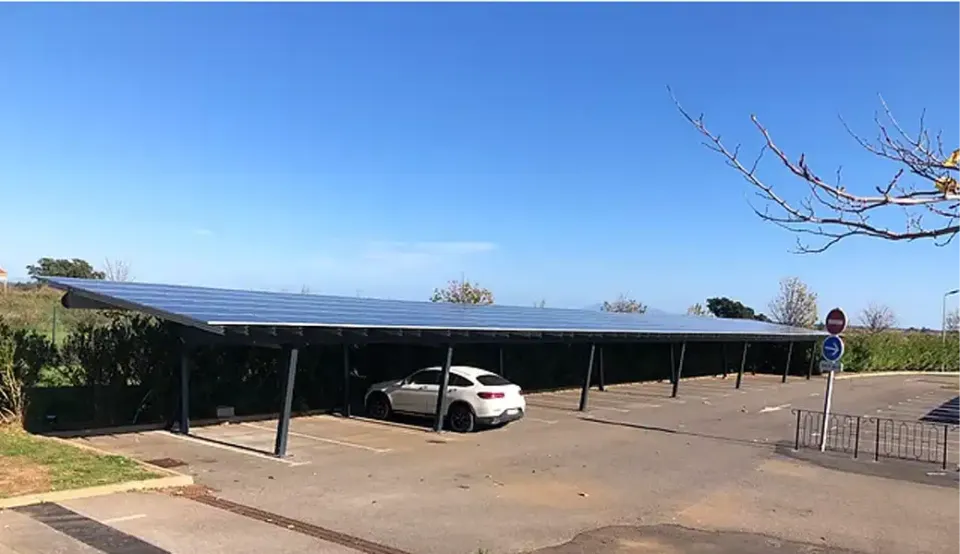 Ombrière de parking métal