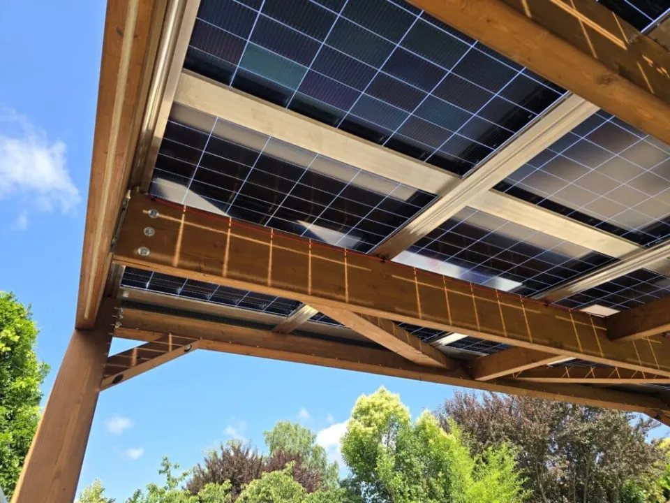 Carport solaire Premium Bois : robustesse