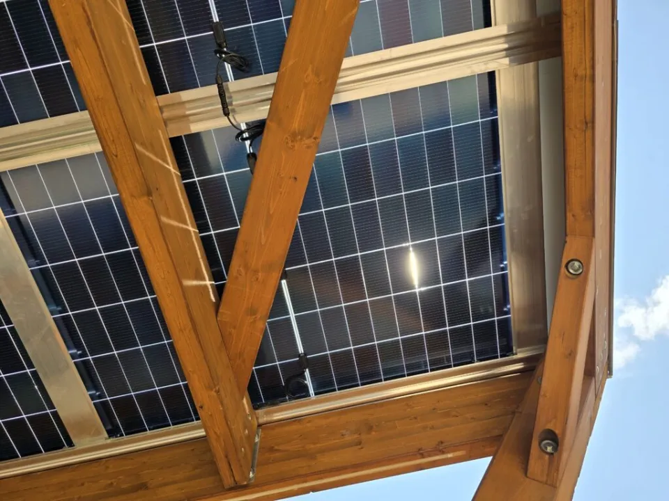 Carport solaire Premium Bois : panneau bifacial